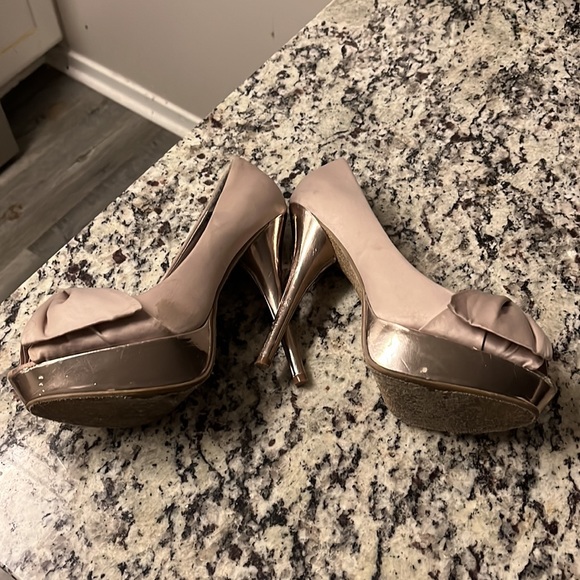 Evening Gold Platform Heels - Picture 2 of 3